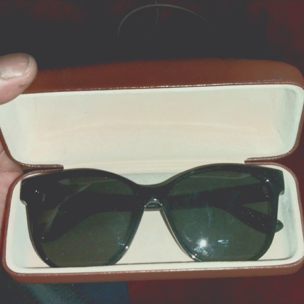 Woman Saint Laurent sunglasses 2022 style